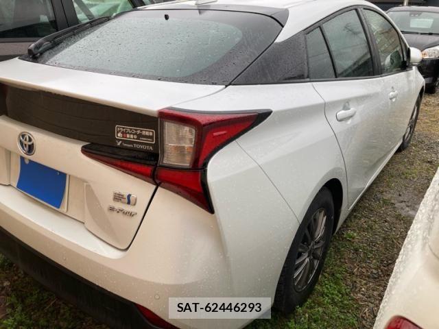 Toyota PRIUS 2022-08 6016582-3
