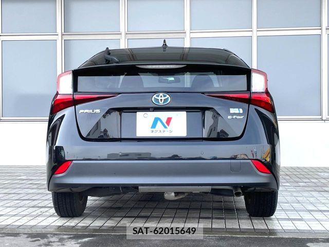 Toyota PRIUS 2021-11 6265632-14
