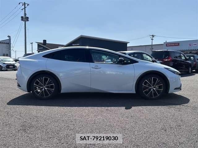 Toyota PRIUS 2023-04 6673228-24