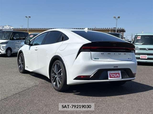 Toyota PRIUS 2023-04 6673228-25