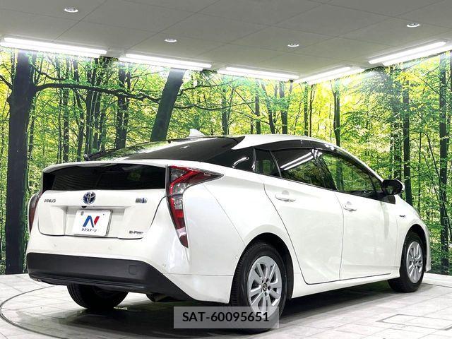 Toyota PRIUS 2018-03 6677589-17