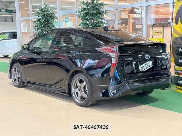 Toyota PRIUS 2018-07 6717089-13