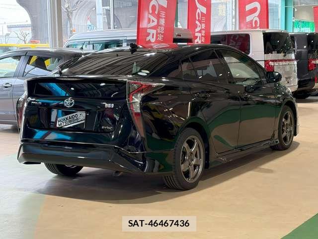 Toyota PRIUS 2018-07 6717089-15