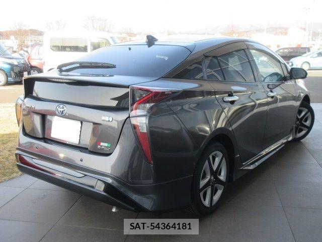 Toyota PRIUS 2016-07 6752944-2