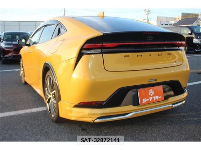 Toyota PRIUS 2023-06 6752942-11