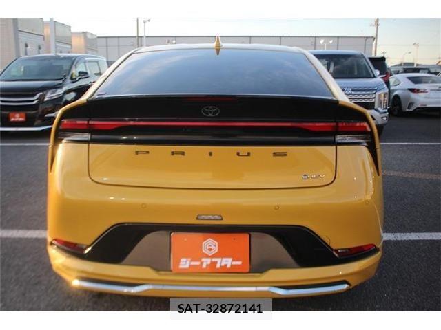 Toyota PRIUS 2023-06 6752942-12