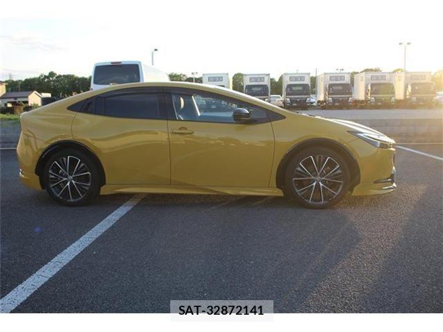 Toyota PRIUS 2023-06 6752942-14