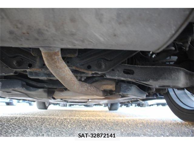 Toyota PRIUS 2023-06 6752942-28