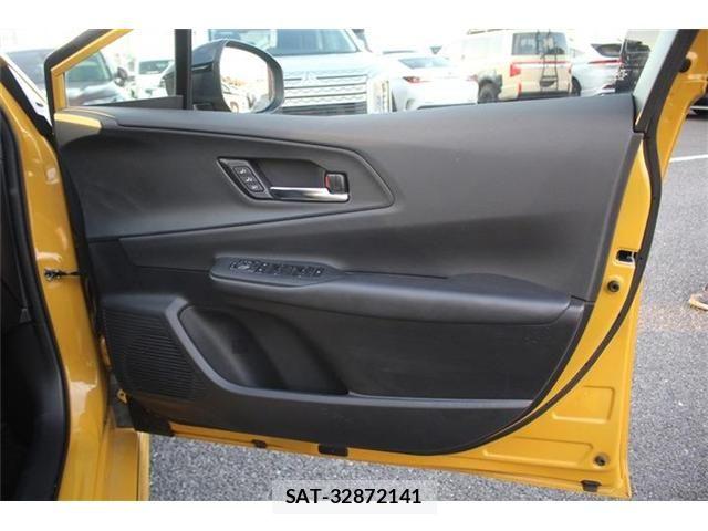 Toyota PRIUS 2023-06 6752942-29