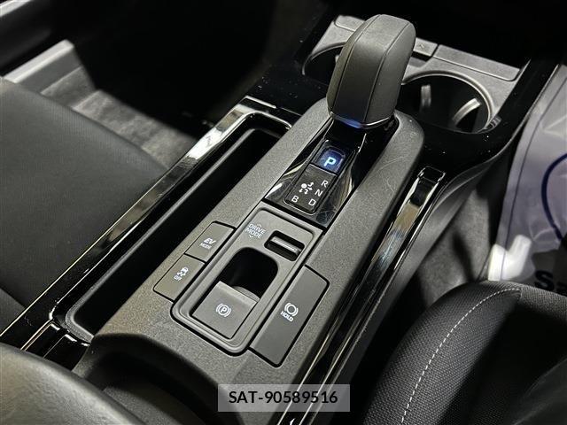 Toyota PRIUS 2023-12 6752941-23