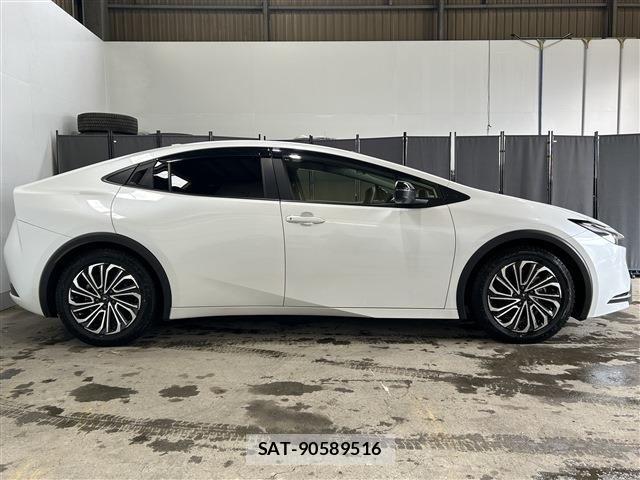 Toyota PRIUS 2023-12 6752941-4
