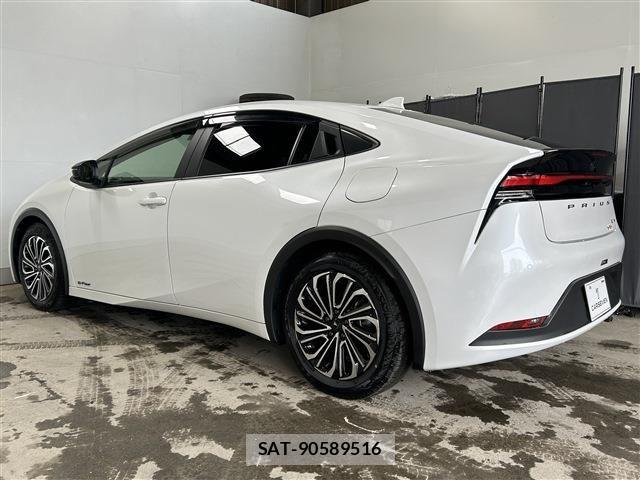 Toyota PRIUS 2023-12 6752941-7