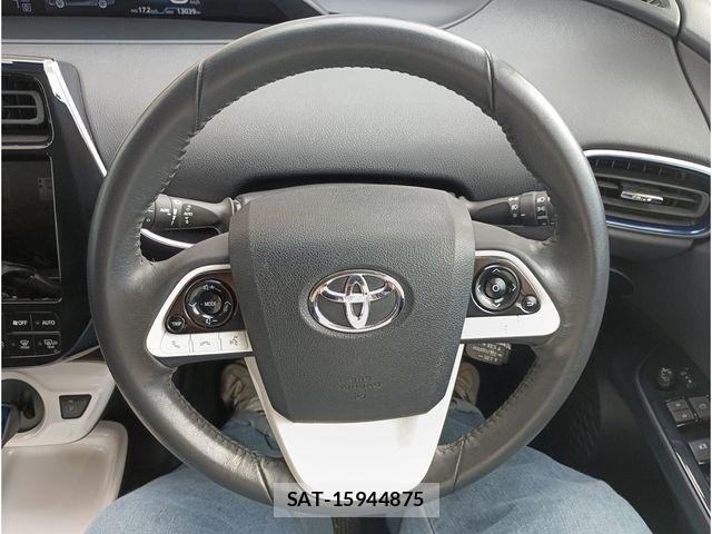 Toyota PRIUS 2017-08 6752945-9
