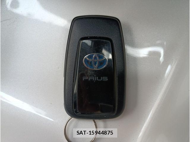 Toyota PRIUS 2017-08 6752945-13