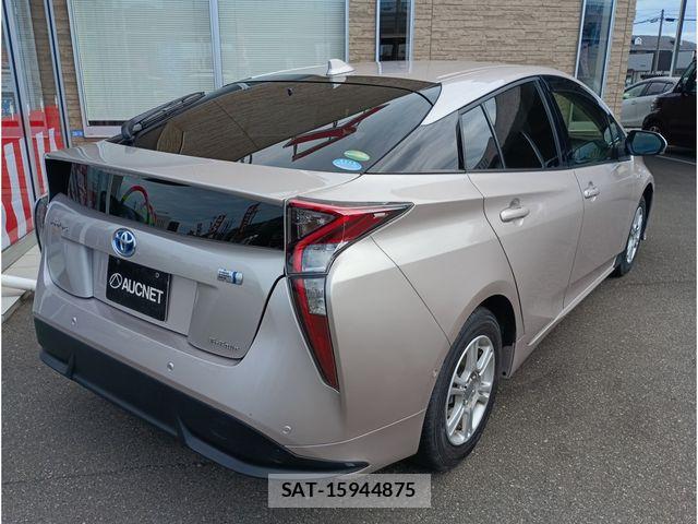 Toyota PRIUS 2017-08 6752945-2