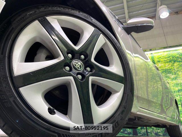 Toyota PRIUS 2016-04 6752943-13