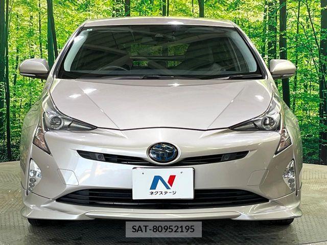Toyota PRIUS 2016-04 6752943-14