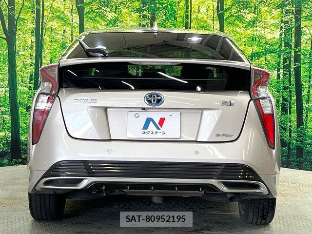 Toyota PRIUS 2016-04 6752943-15