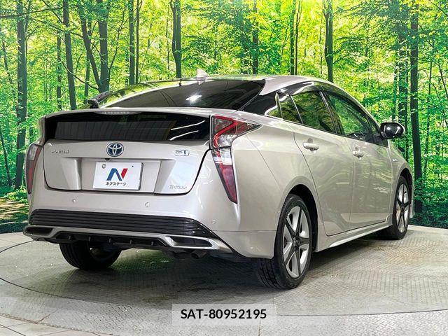 Toyota PRIUS 2016-04 6752943-17