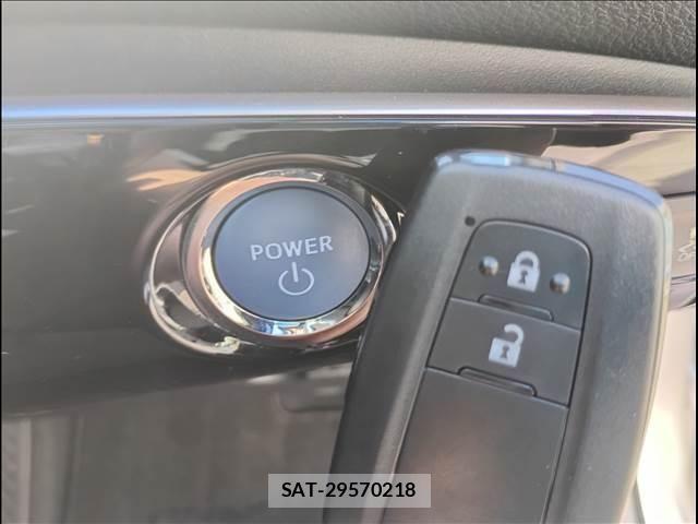 Toyota PRIUS 2019-03 6816685-15