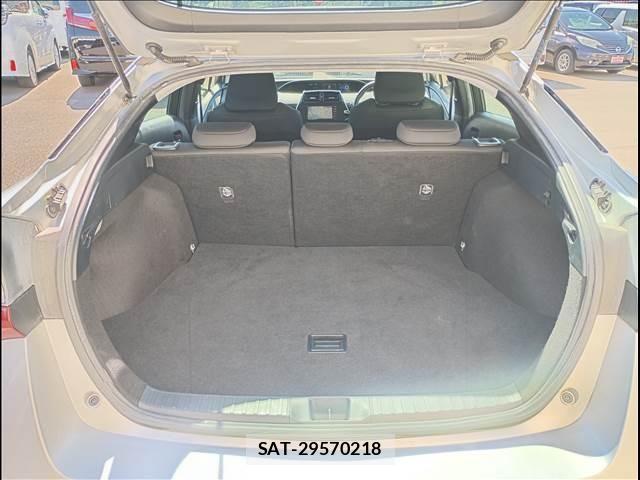 Toyota PRIUS 2019-03 6816685-17