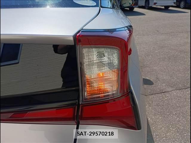 Toyota PRIUS 2019-03 6816685-7