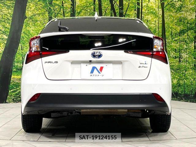 Toyota PRIUS 2021-05 6816683-15