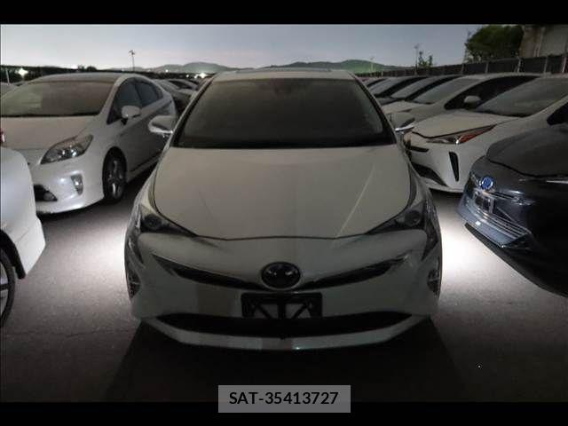 Toyota PRIUS 2018-10 6816686-13