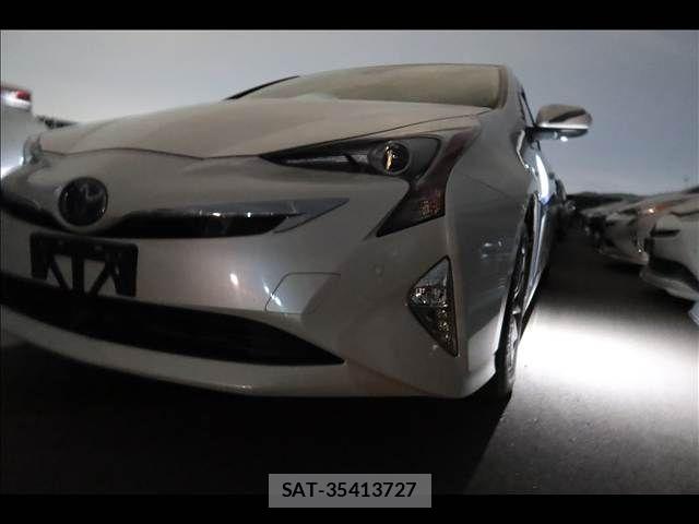 Toyota PRIUS 2018-10 6816686-15