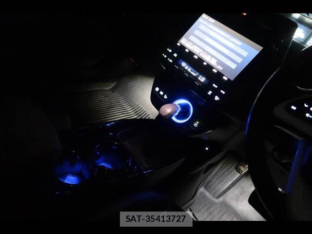 Toyota PRIUS 2018-10 6816686-16
