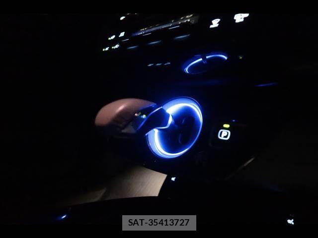 Toyota PRIUS 2018-10 6816686-17
