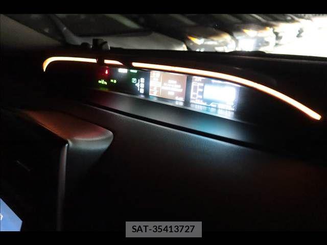 Toyota PRIUS 2018-10 6816686-21