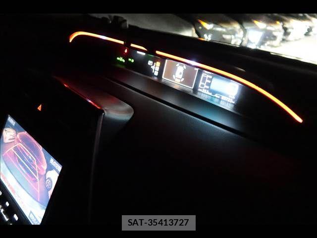 Toyota PRIUS 2018-10 6816686-24