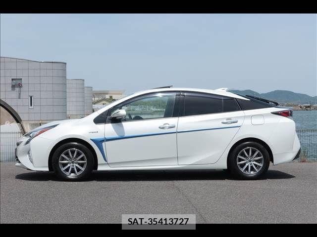 Toyota PRIUS 2018-10 6816686-2