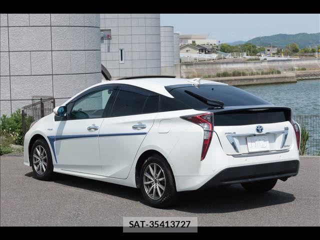 Toyota PRIUS 2018-10 6816686-3