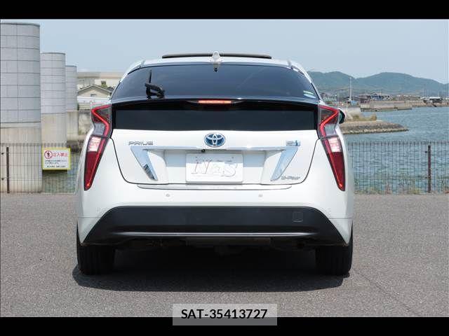 Toyota PRIUS 2018-10 6816686-4