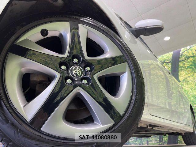 Toyota PRIUS 2018-01 6911493-13