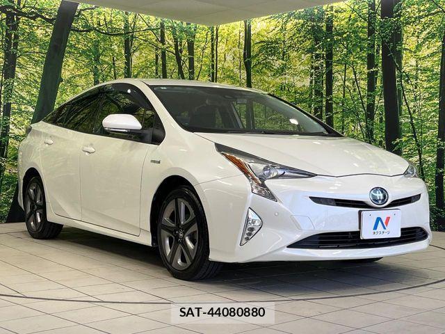 Toyota PRIUS 2018-01 6911493-16