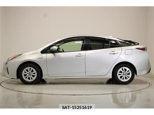 Toyota PRIUS 2016-03 6911495-10