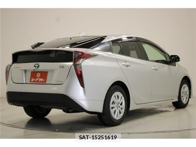 Toyota PRIUS 2016-03 6911495-13