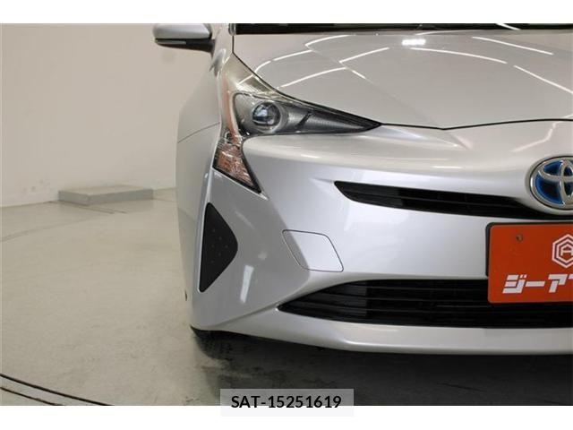 Toyota PRIUS 2016-03 6911495-17