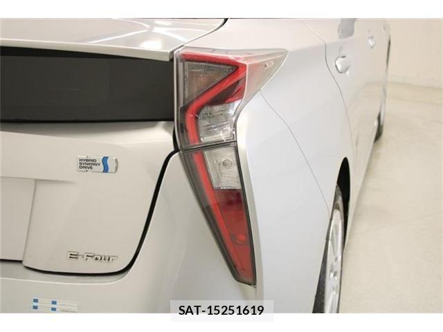 Toyota PRIUS 2016-03 6911495-19