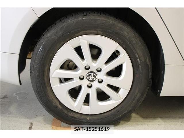 Toyota PRIUS 2016-03 6911495-24