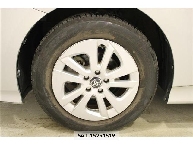 Toyota PRIUS 2016-03 6911495-26
