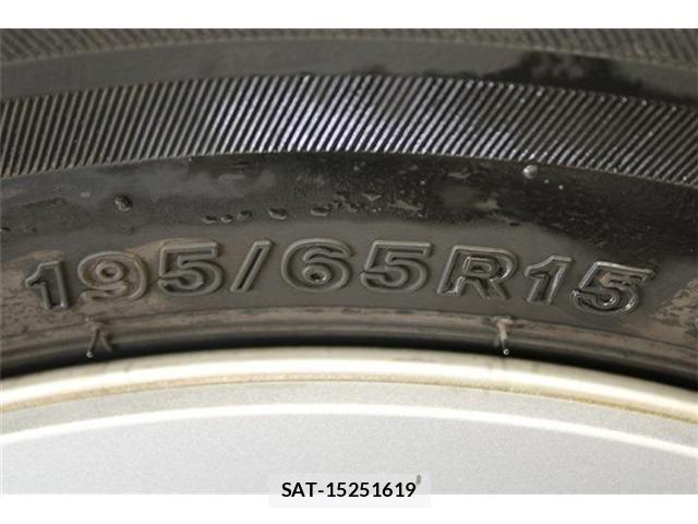 Toyota PRIUS 2016-03 6911495-28