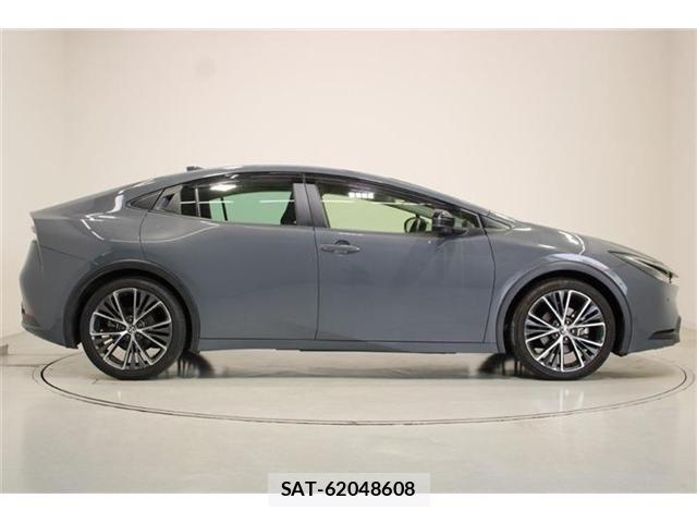 Toyota PRIUS 2023-04 6911480-13