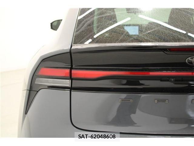 Toyota PRIUS 2023-04 6911480-19