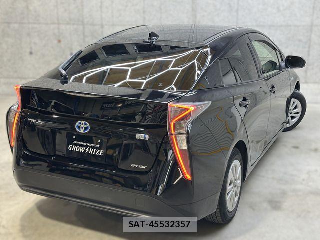 Toyota PRIUS 2016-07 6911494-15