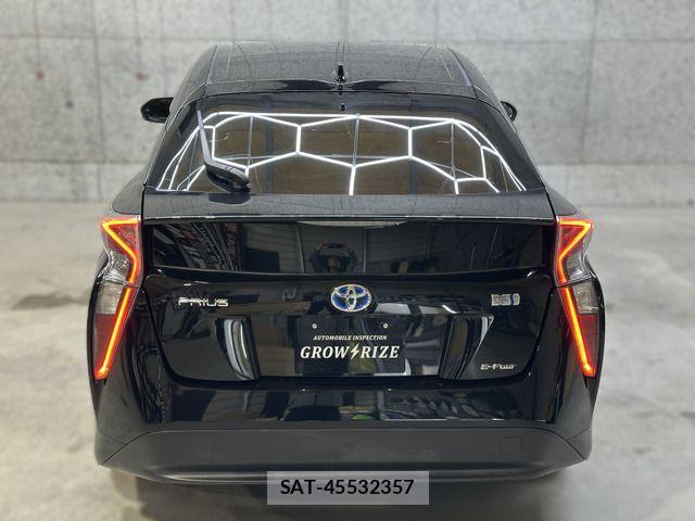 Toyota PRIUS 2016-07 6911494-16