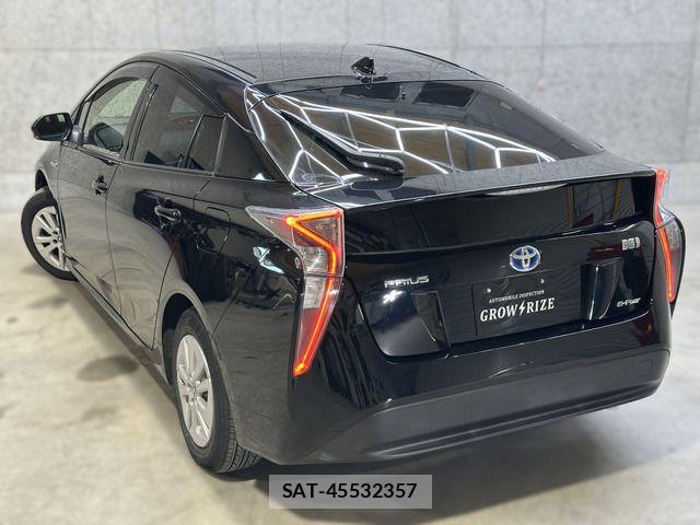 Toyota PRIUS 2016-07 6911494-17